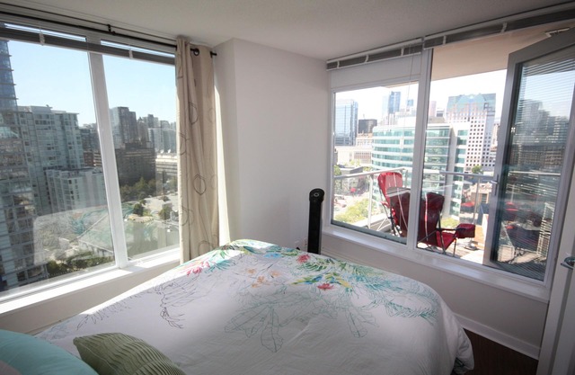 Gorgeous high floor water views A/C secure parking, Pool,Gym.Licenced.