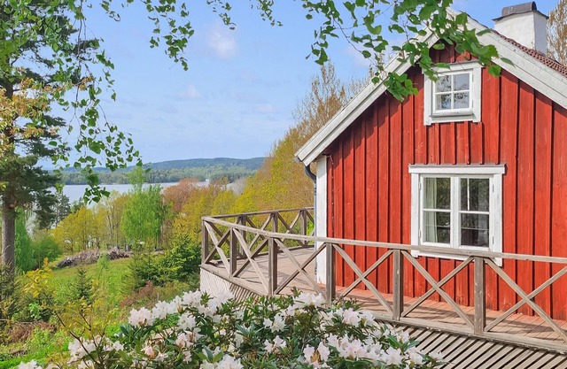 Gorgeous home in Gränna with lake view