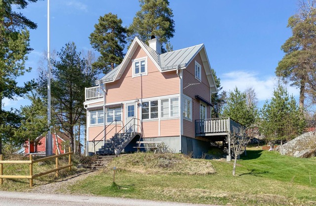 Gorgeous home in Motala with lake view