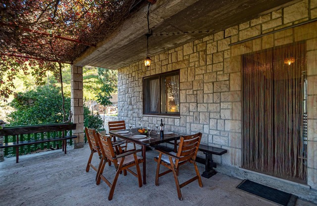 Gorgeous home in Pupnat with kitchen