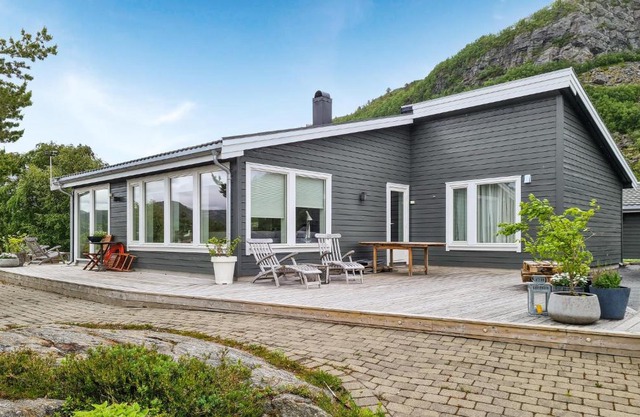 Gorgeous Home In Revsnes With Wifi