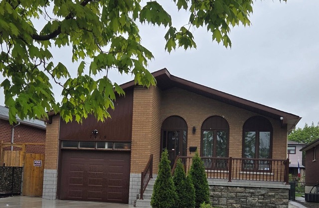Gorgeous Home near Pearson Airport