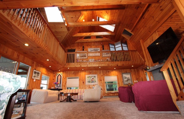 Gorgeous Home on Lake Champlain with Pool & Hot Tub