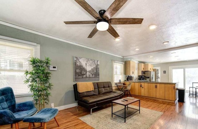 Gorgeous Midtown Get Away With Great Location