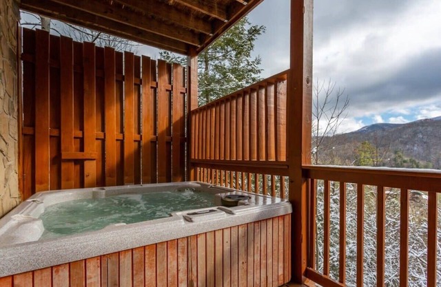Gorgeous Mountain Views/Near Downtown Gatlinburg