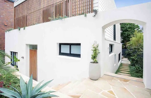Gorgeous new designer beach home walking distance to beaches and cafes