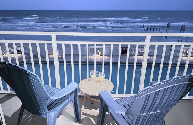 Gorgeous Oceanfront Coastal Bliss 1 BR Apartment with Private Balcony & Pool