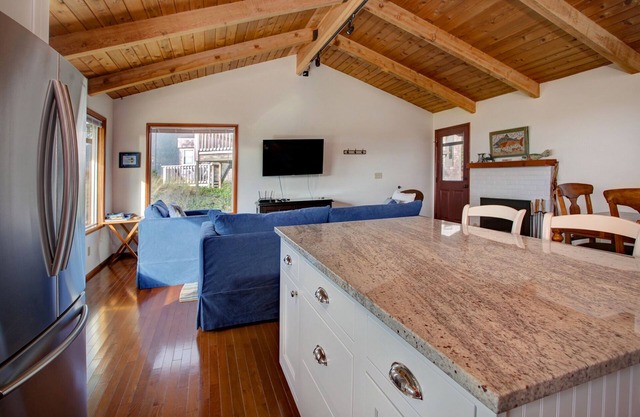 Gorgeous Remodeled Home, Steps From The Beach
