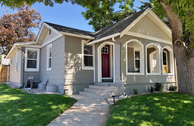 Gorgeous, renovated 1930s bungalow in Englewood!