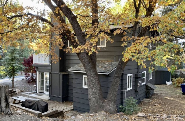 Gorgeous retreat located in the exclusive Moonridge area