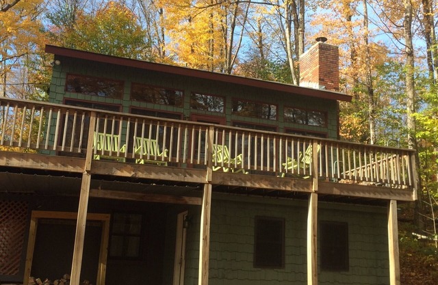 Gorgeous Ski Chalet with Game Room & Hot Tub on Okemo Mt. under 1 mile to base!