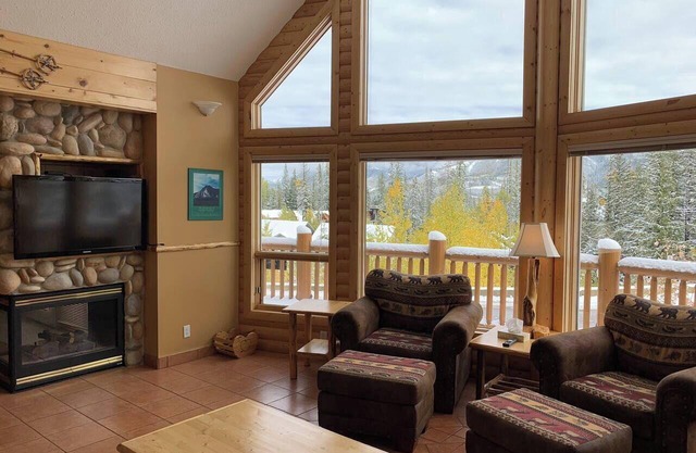 Gorgeous Ski In/Out Chalet. Private Hot Tub