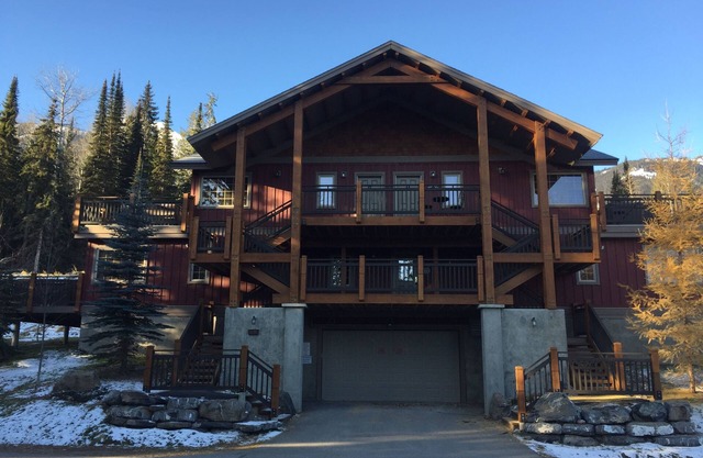 Gorgeous Slopeside Condo for Winter and Summer Fun
