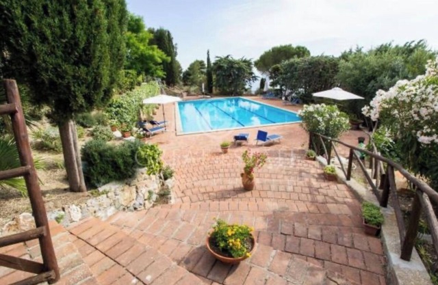 Gorgeous villa in Tuscany with amazing sunset view
