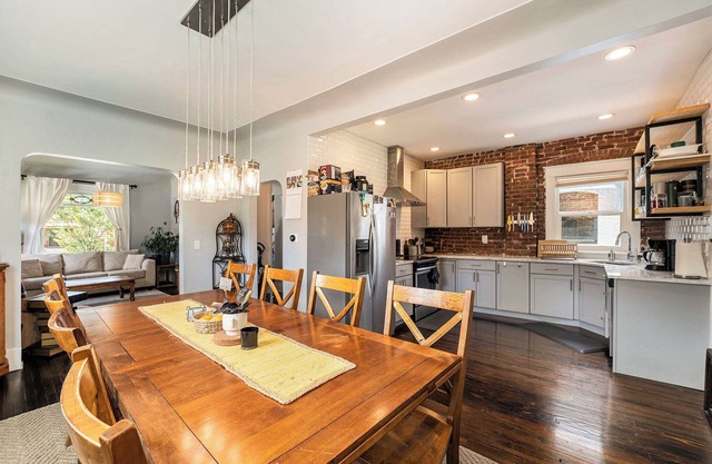 Gorgeous Victorian home, ideal for family!