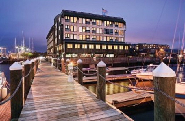 Gorgeous Views from EVERY room, Be right on Newport Harbor