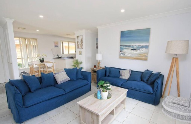 Gorgeous villa 5min walk to beach KING BED