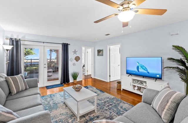 Gorgeous Water View! Quiet 3BR/2B Townhome