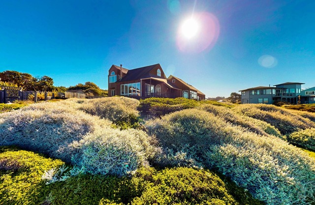 Gorgeous waterfront home with easy beach access, free WiFi, & more