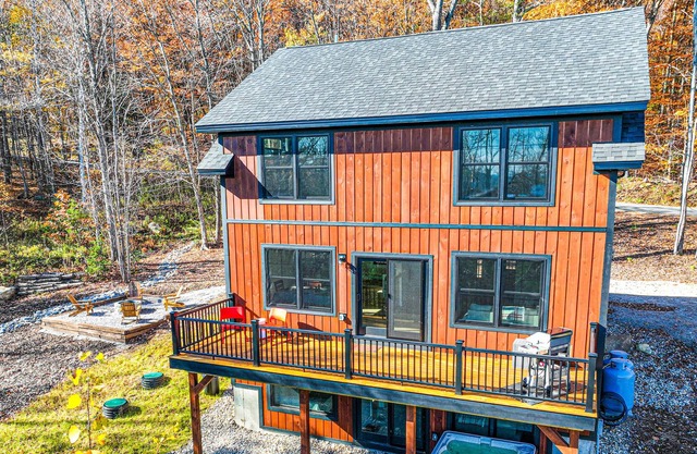 Gorgeously updated hillside home with private hot tub, firepit & mountain view
