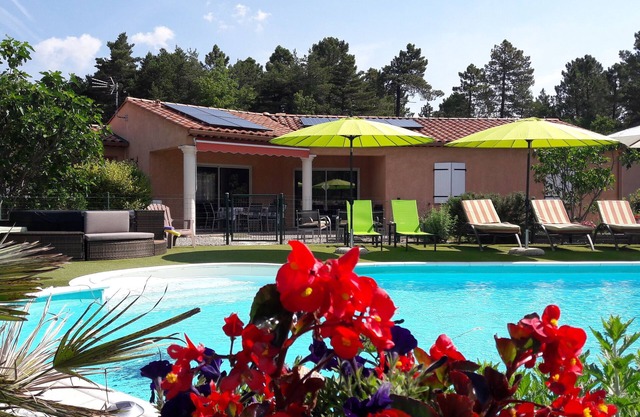 GORGES DU VERDON 30 MN, 3 BED VILLA. HEATED POOL, IDEAL FAMILY/FRIENDS