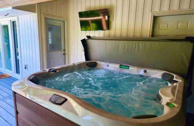 GOTL - Hot Tub - Wine Tours - Sunset Vacation Rentals