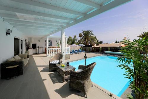 Graceful Puerto Del Carmen Villa 5 Bedrooms Villa Vega Del Carmen Distant Sea Views
