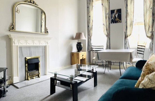 Grade 2 Listed Georgian Apartment in the Centre of Old Town
