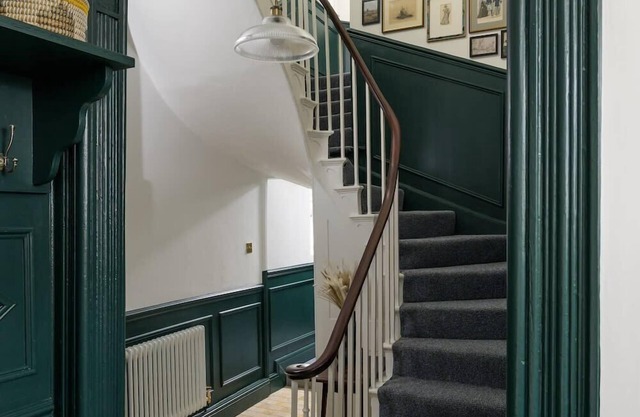 Grade II Listed Townhouse in Central Cheltenham