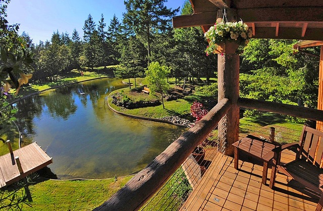 Gramma's 4BR Home, Lake, Wooded, Hot Tub, Swim, Swings, Gated Estate, Gorgeous