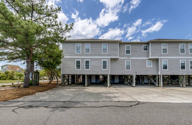 Grammie's Place | 574 ft from the beach | Community Pool | Corolla