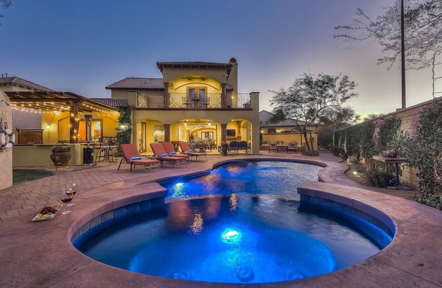 Granada - Great for Groups with a Pool, Spa, Sport Court & Game Room!