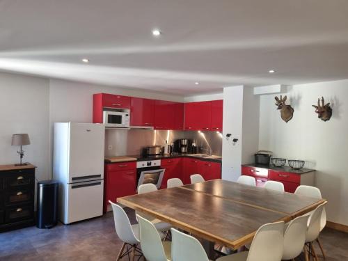 Grand appartement rénové - 11 pers - Centre station - Balcon - FR-1-181-2379