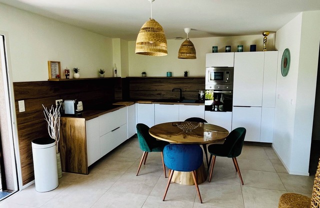 Grand Appartement, en rez de Jardin vue sur la Montagne et Maquis au Calme