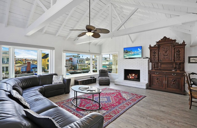 Grand Canal Getaway | Balboa Island
