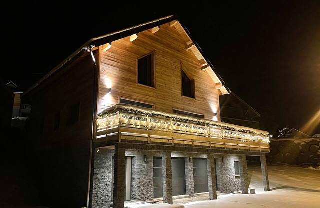 Grand Chalet Avec Piscine et Jacuzzi