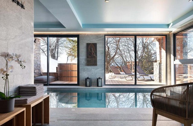 Grand chalet avec piscine intérieure, spa et salle de jeux - FR-1-686-31