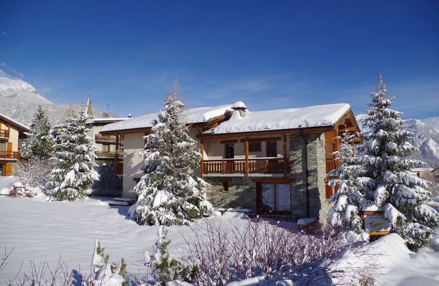 Grand Chalet - Pierres et Bois - au Coeur D'un Village Savoyard Pittoresque
