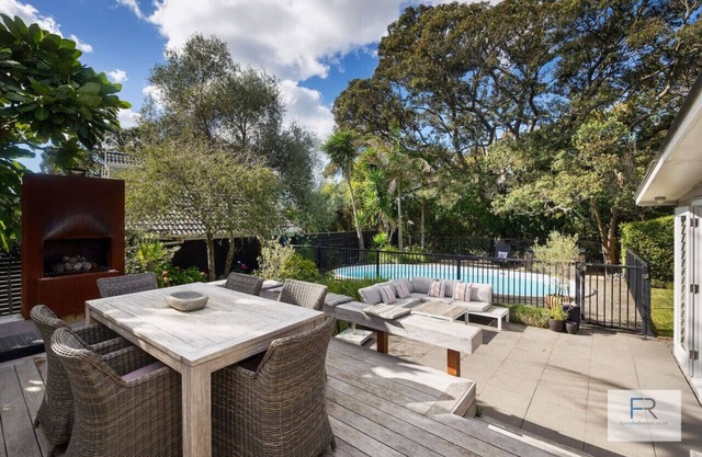 Grand Character Villa in Meadowbank