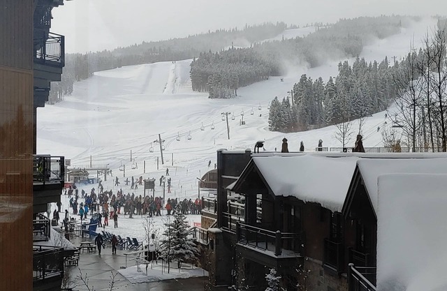 Grand Colorado on Peak 8 slopeside resort sleeps 8
