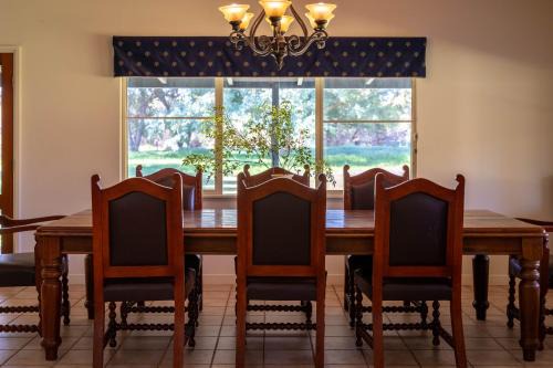 Grand Country Estate 6BR nr Airport