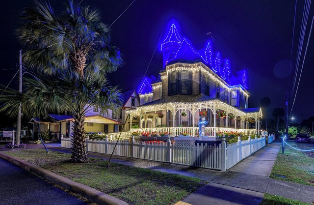 'Grand Gables' Home: 1 Block to St Johns River!
