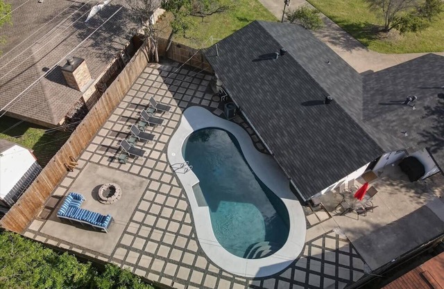 Grand Greenbrier - 4BD/2BA Backyard Oasis w Pool