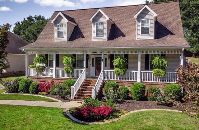 Grand Greenville Estate ~ walk to Furman & Swamp Rabbit Trail!