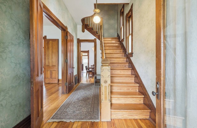 Grand Historic 4 BR, Heart of Denver, 2 blocks to City Park, Easy Parking