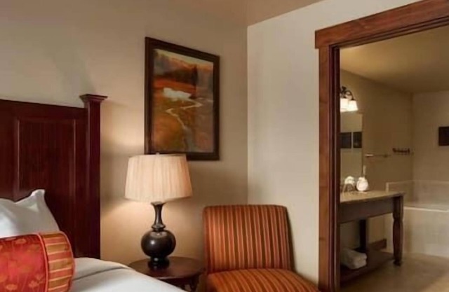 Grand Lodge, Peak 7, Ski-In/Out, Fireplace, Hot Tub