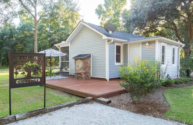Grand Oaks Cottage: Ideal Location! New Fire Pit!