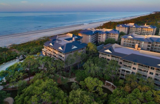 Grand Ocean view, plenty of pools, games, close to rest and shopping.
