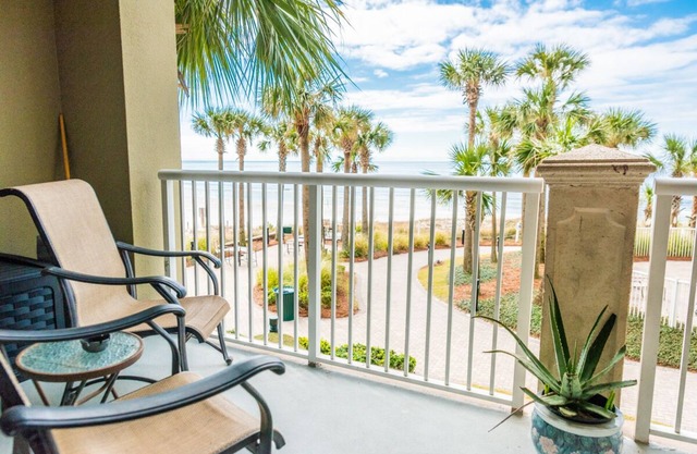 GRAND PANAMA, BEACHFRONT, Sm Pet-friendly, 2 Pools, OPEN Sept 1-4th or 21st-24th