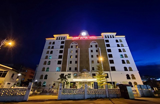 Grand Puteri Hotel